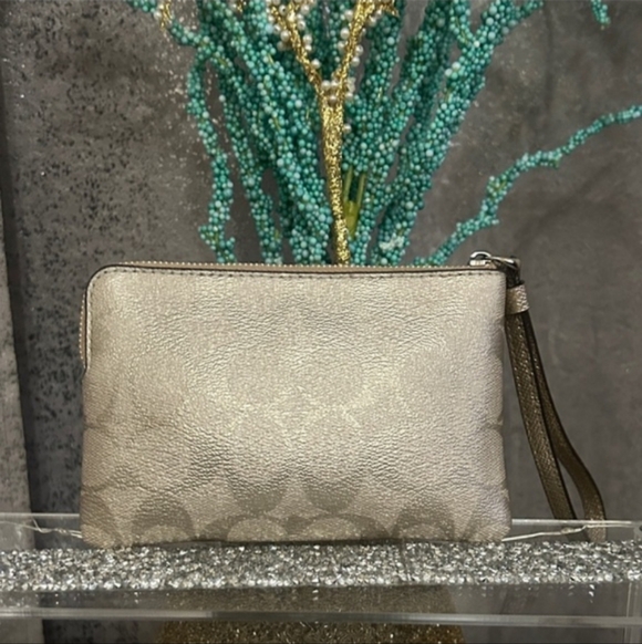 Coach Metallic Wristlet NWOT - Picture 3 of 9